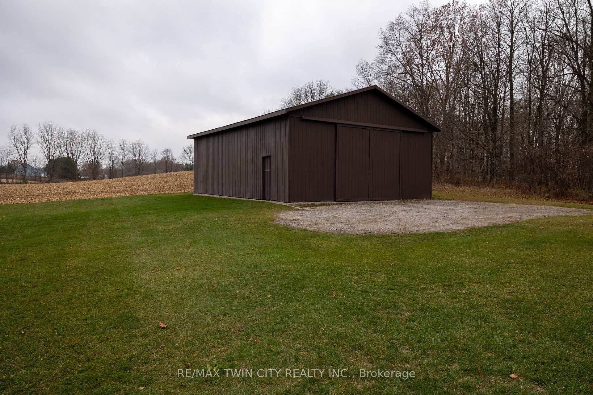 1739 TENTH CONC. Road photo 16