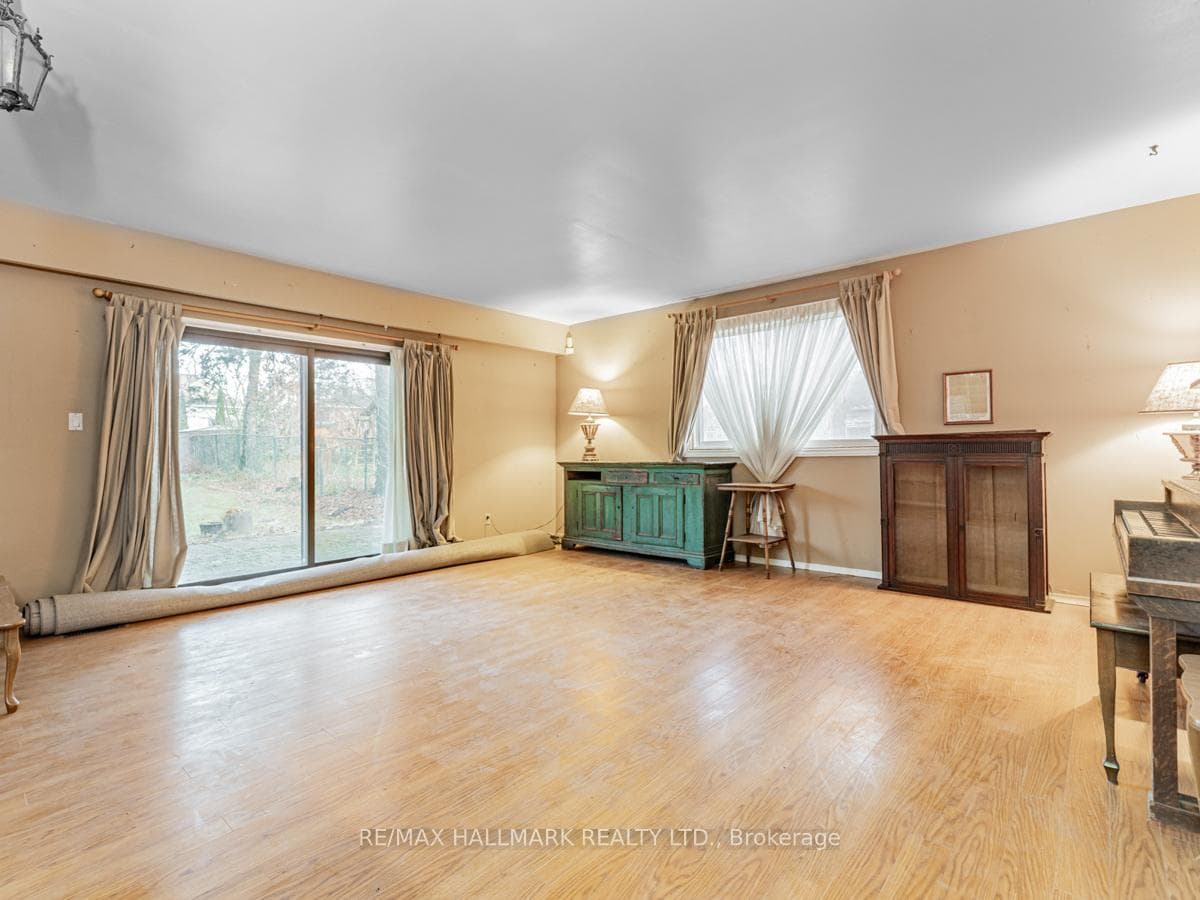 164 Laidlaw Street photo 15