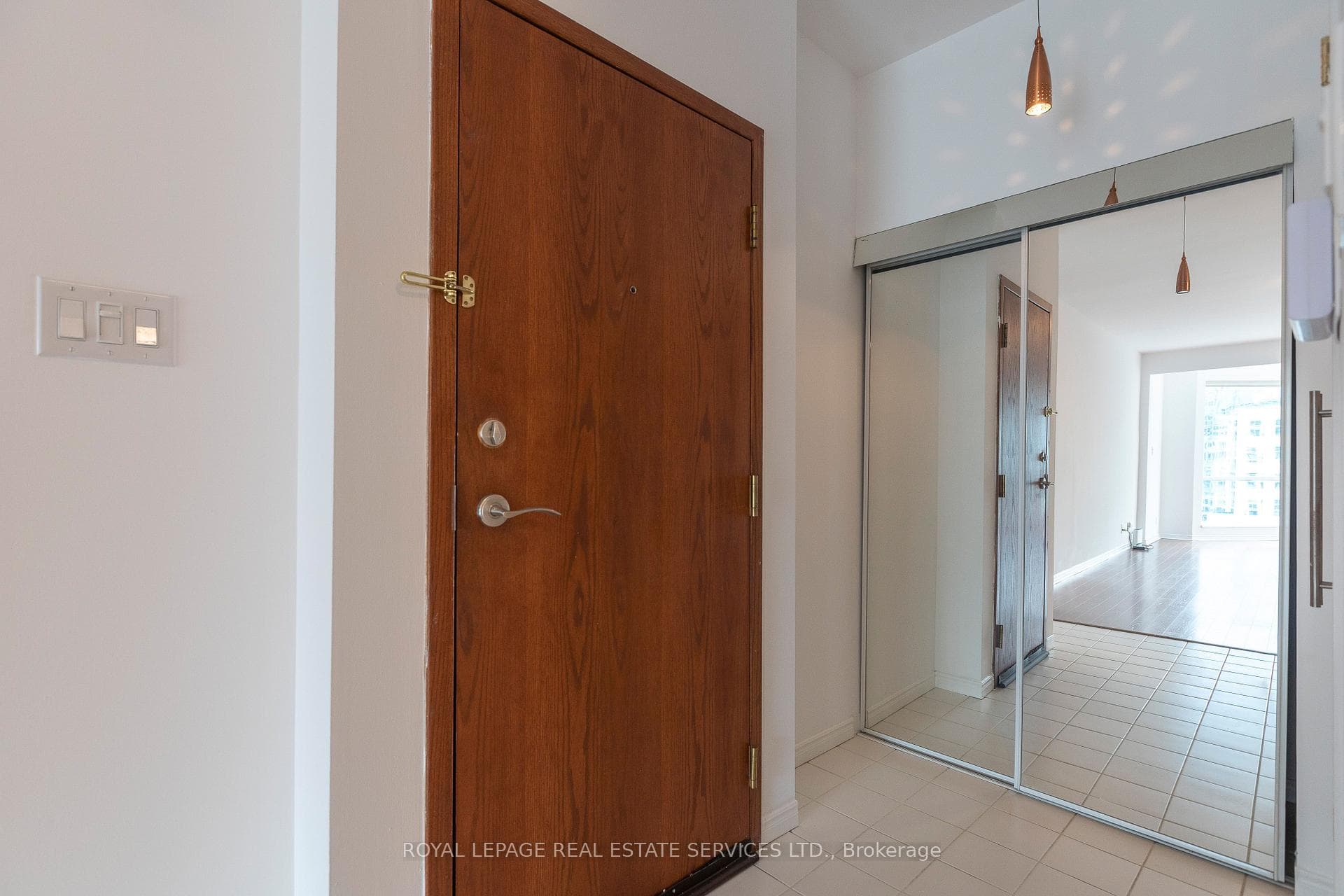 10 Queens Quay Unit 2207 photo 3