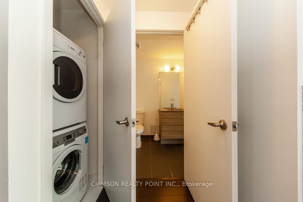 210 Simcoe Street Unit 1614 photo 27