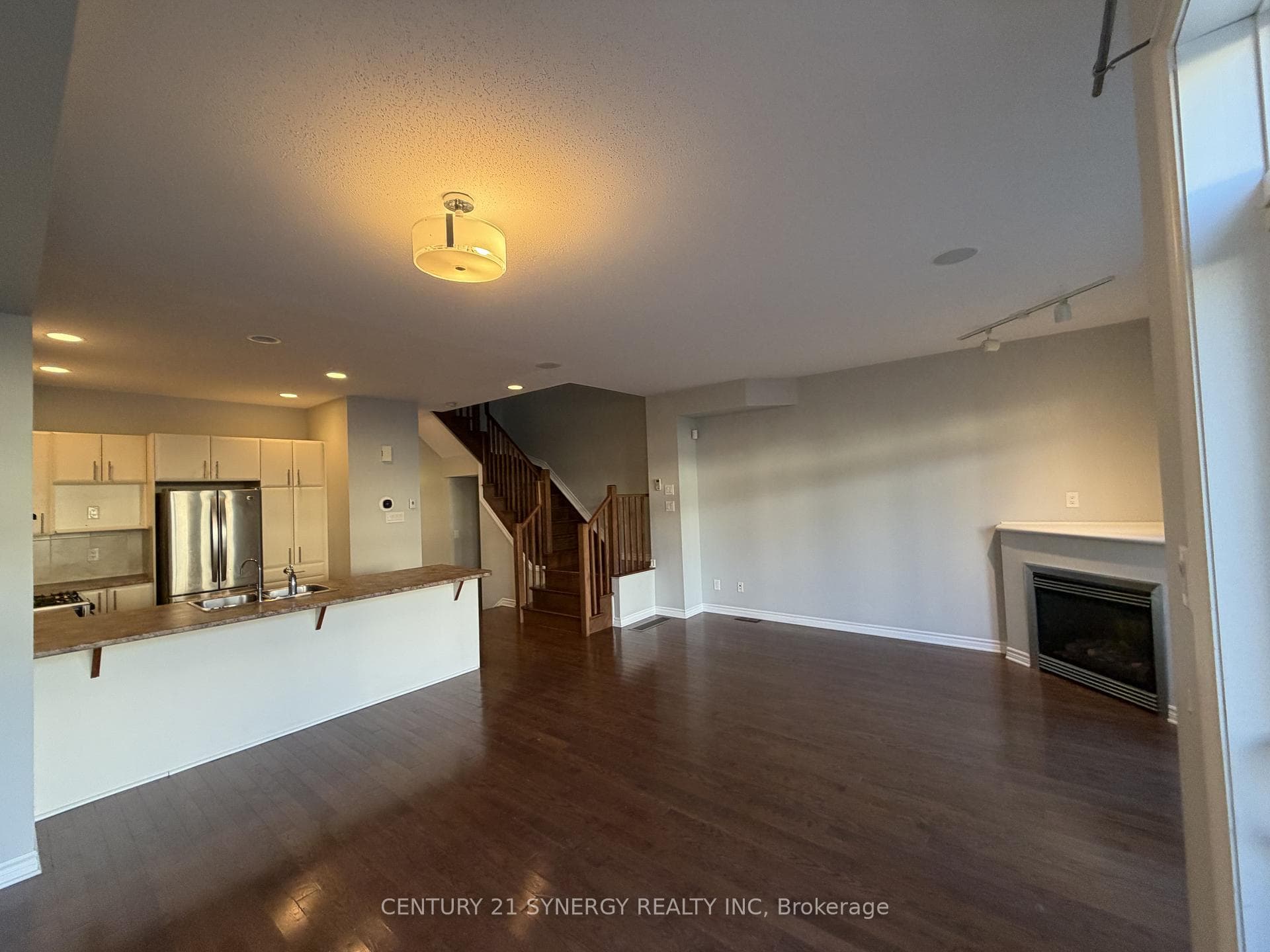 744 Bowercrest Crescent photo 3