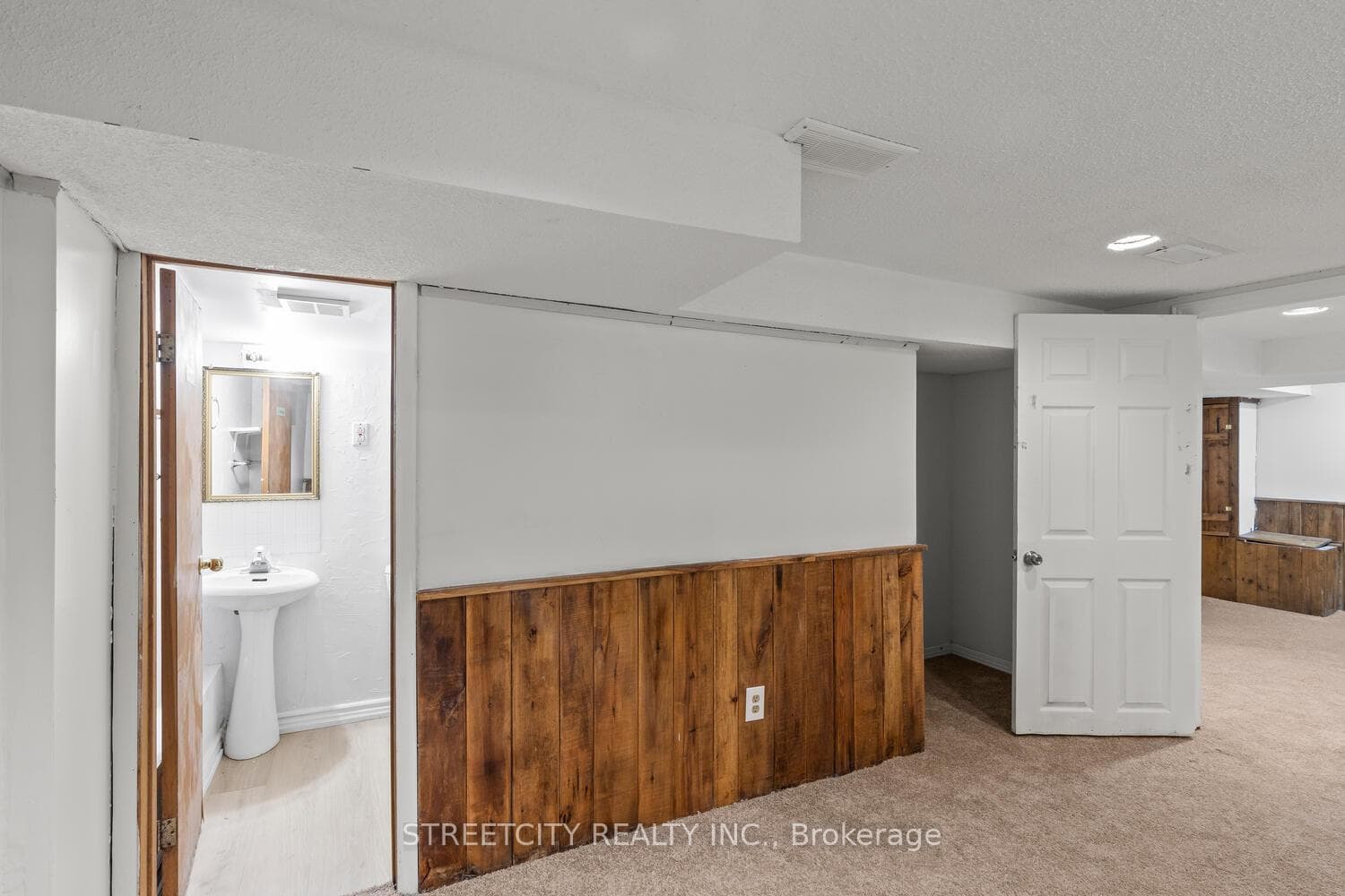 1235 King Street photo 37
