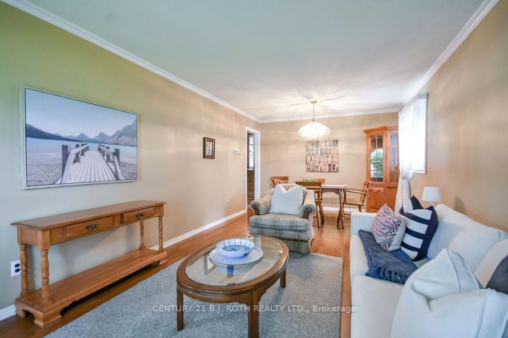 1037 Glen Eagles Crescent photo 10