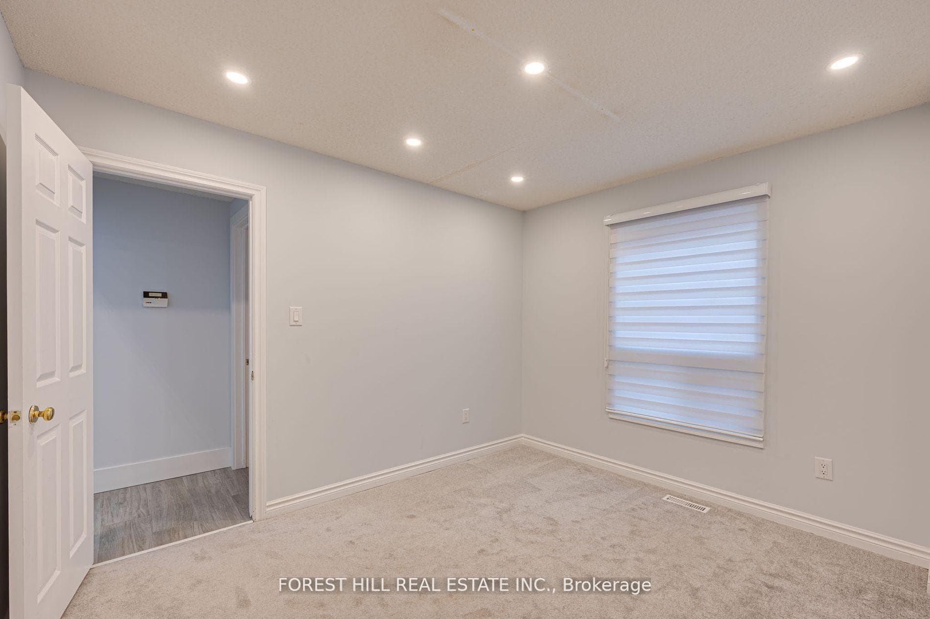 112 Downing Boulevard photo 4