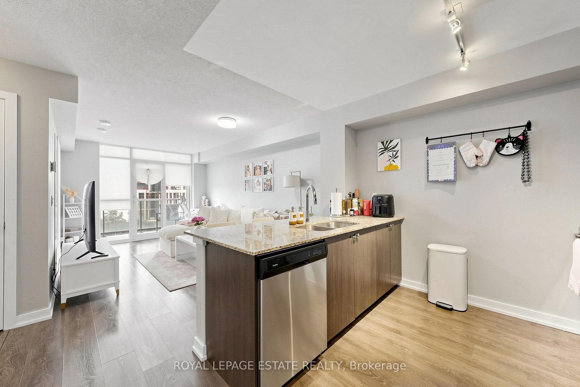 8 Trent Avenue Unit 504 photo 7