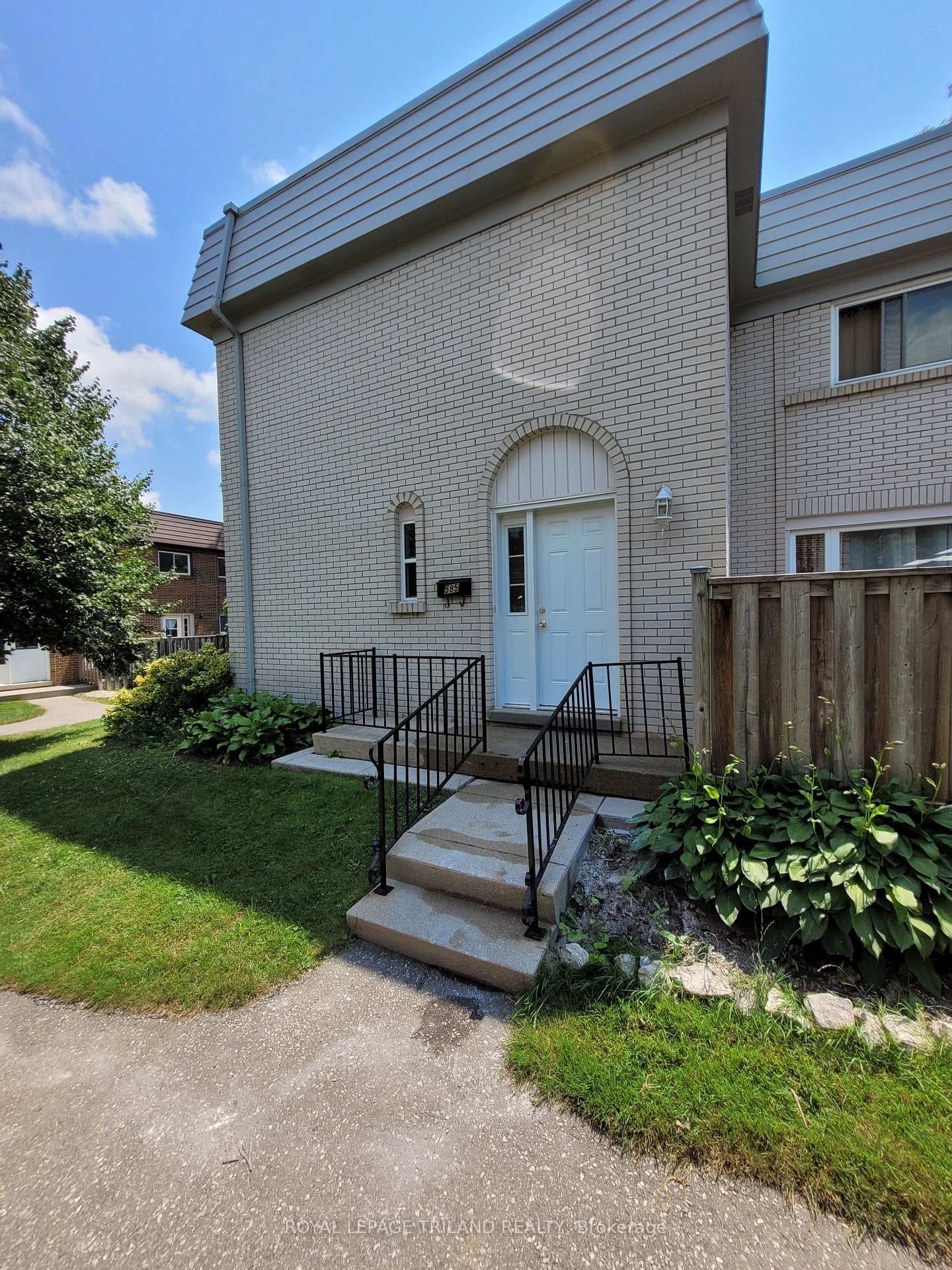 585 Gainsborough Road Unit 66 photo 1
