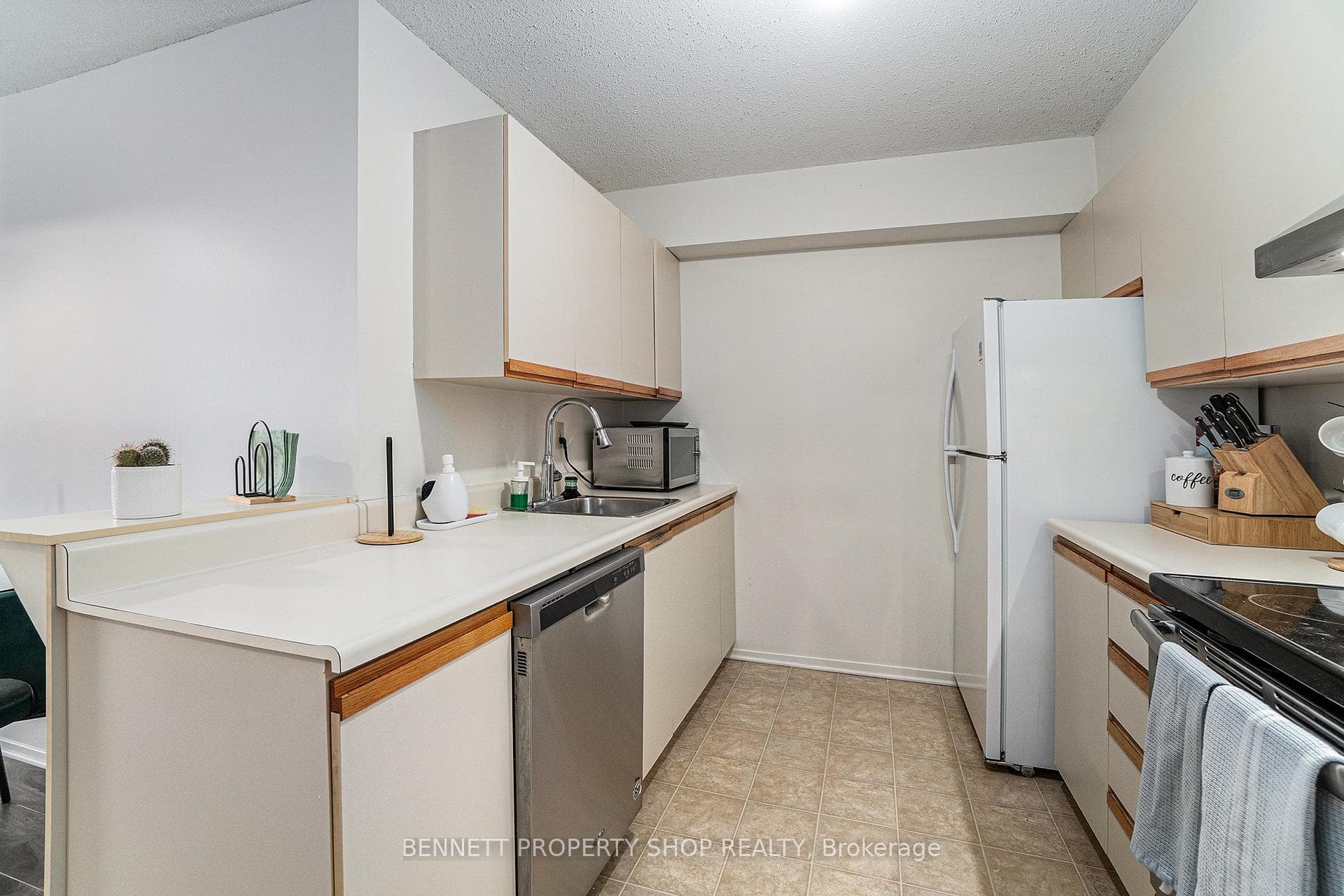 110 Forward Avenue Unit 907 photo 7