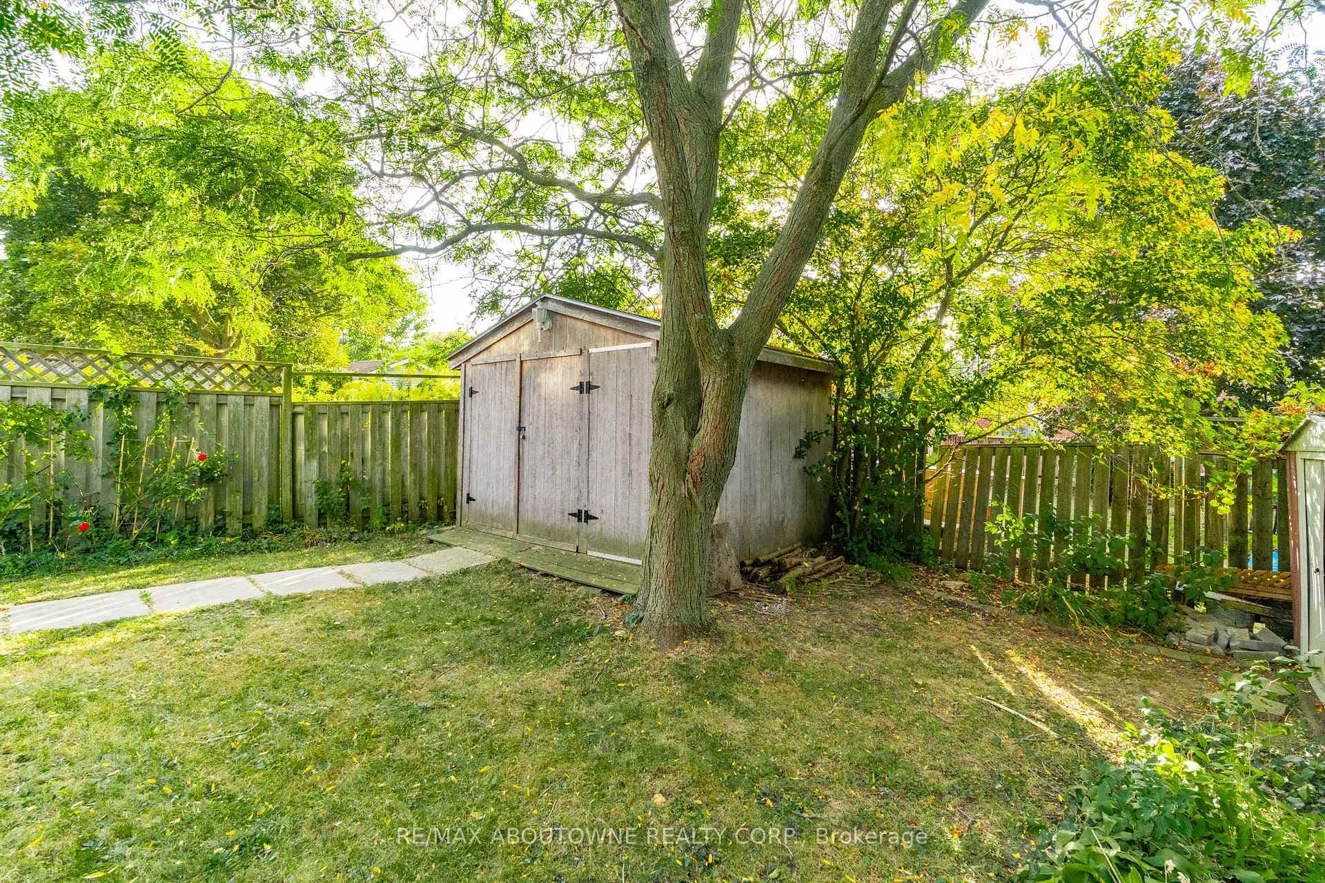 20 Moss Place photo 31