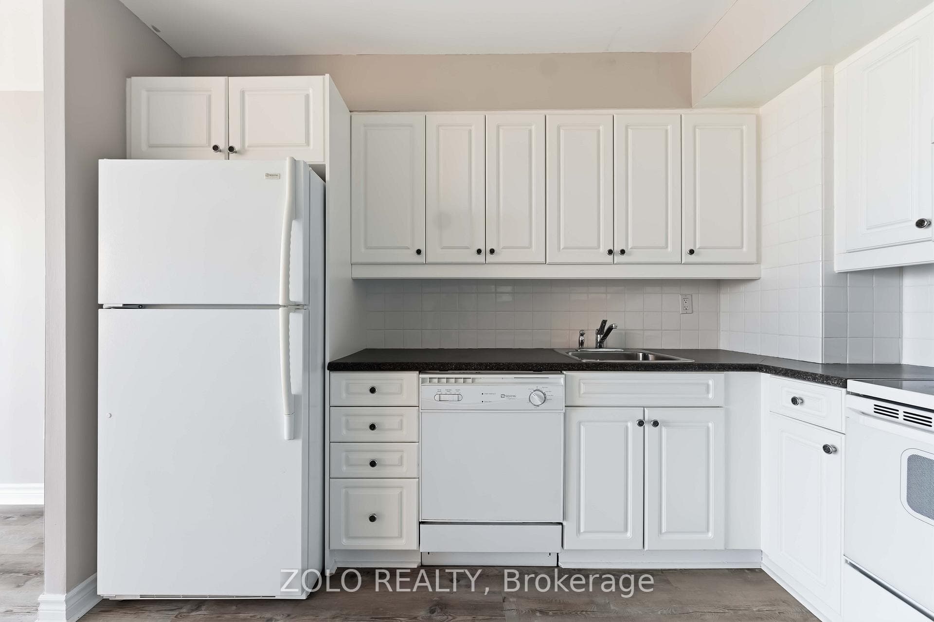 2759 Carousel Crescent Unit 501 photo 17
