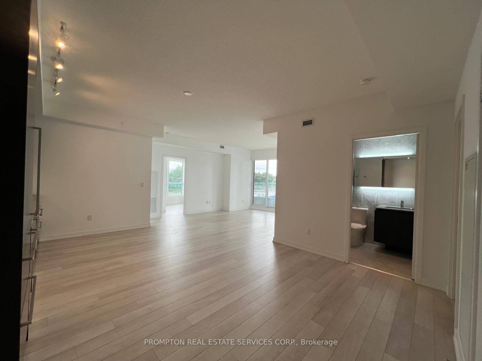 115 Mcmahon Drive Unit 511 photo 3