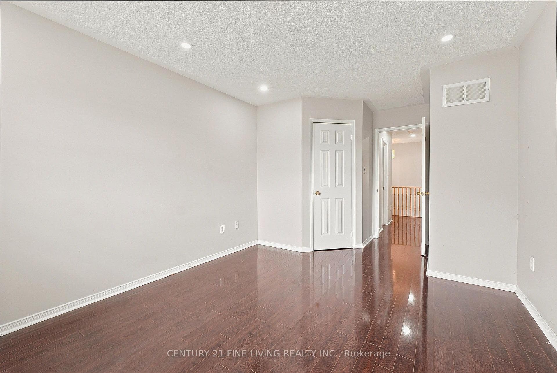 40 Hollowgrove Boulevard photo 26