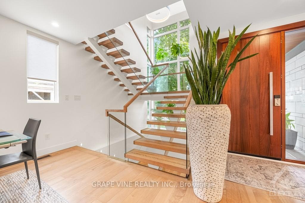 671 WINDERMERE Avenue photo 4