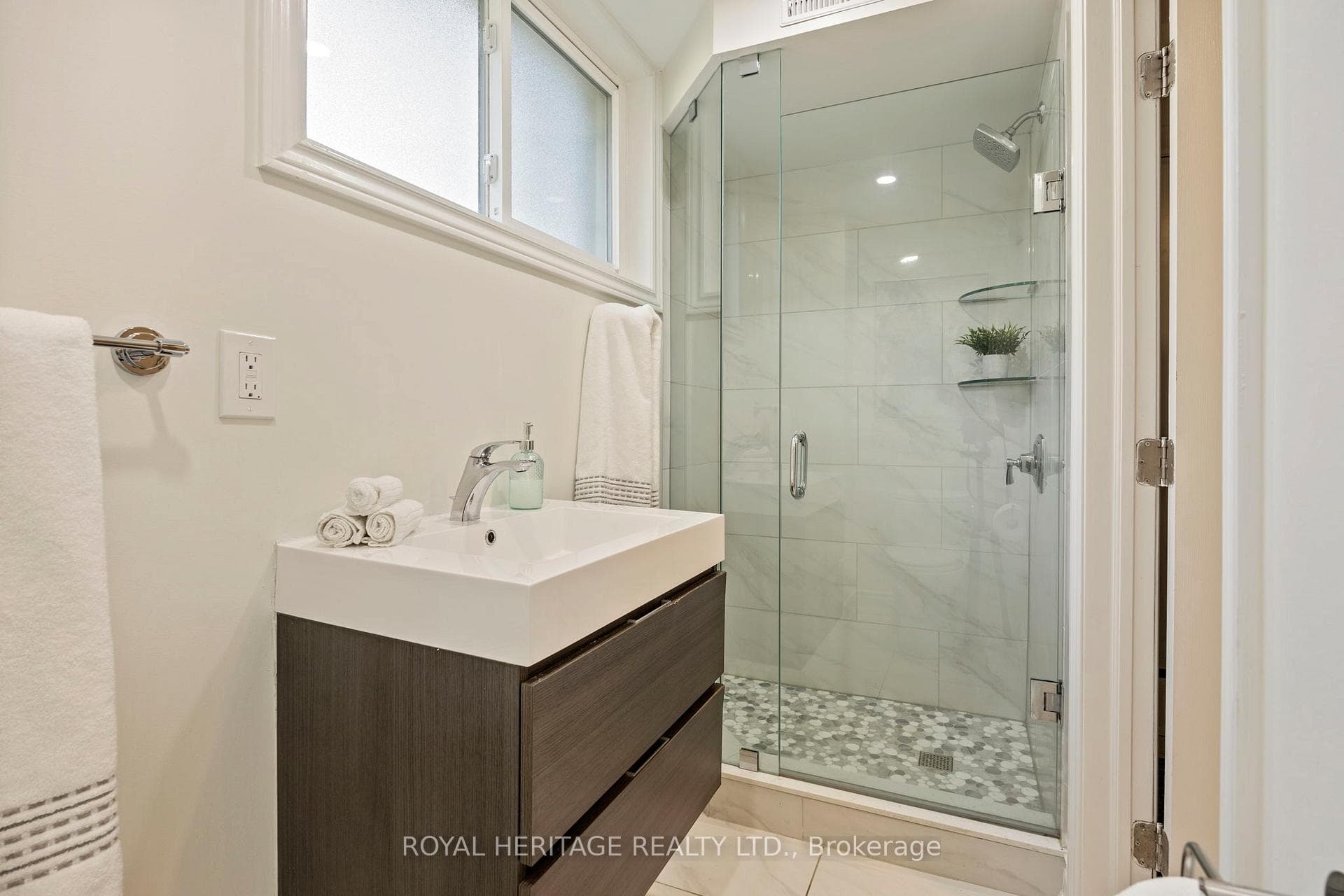 356 King Arthurs Court photo 30