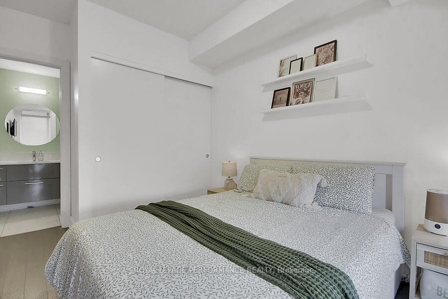 255 Bay Street Unit 1602 photo 28
