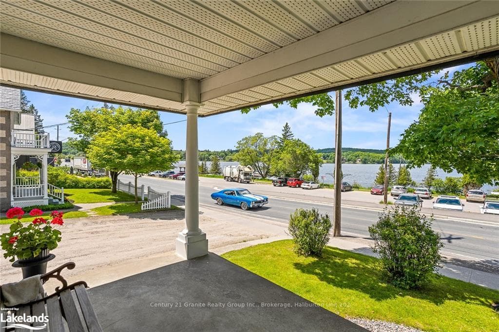 136 HIGHLAND Street photo 4