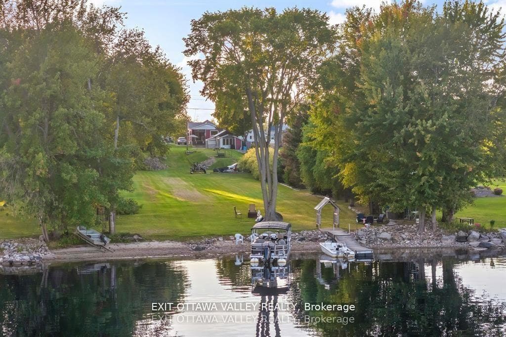 44 LACROIX BAY Road photo 1