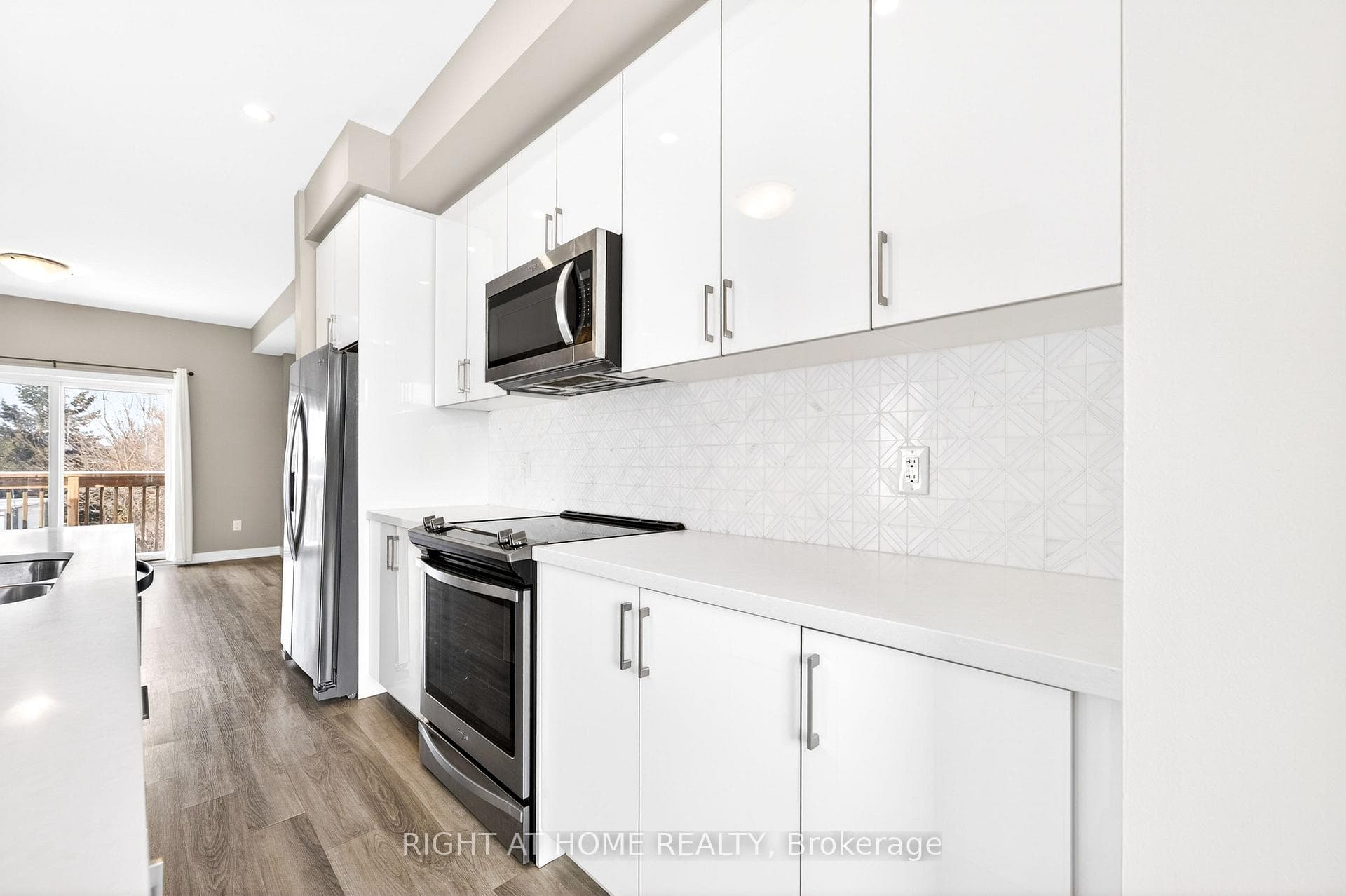 48 Markle Crescent photo 11