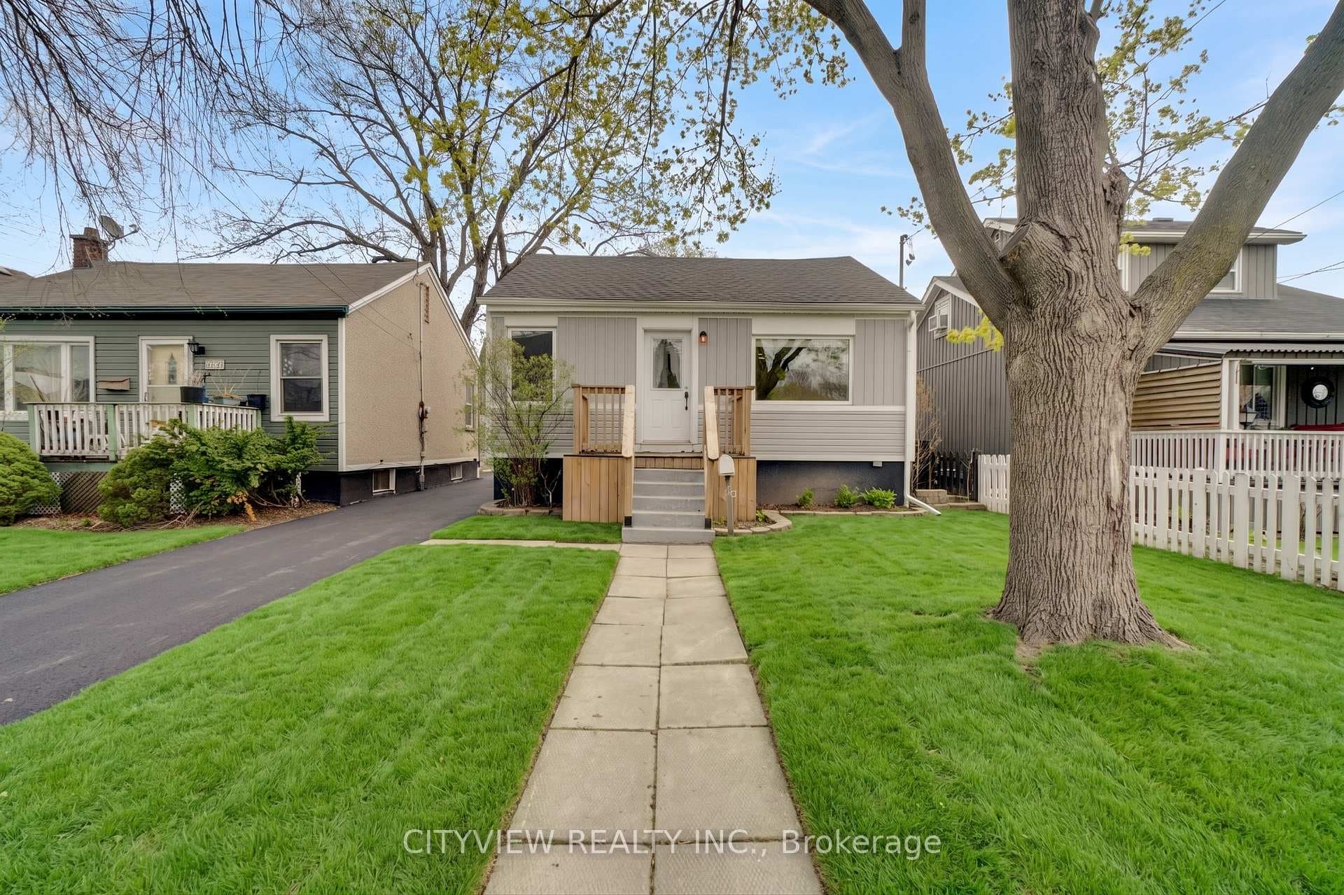 76 Stapleton Avenue photo 1