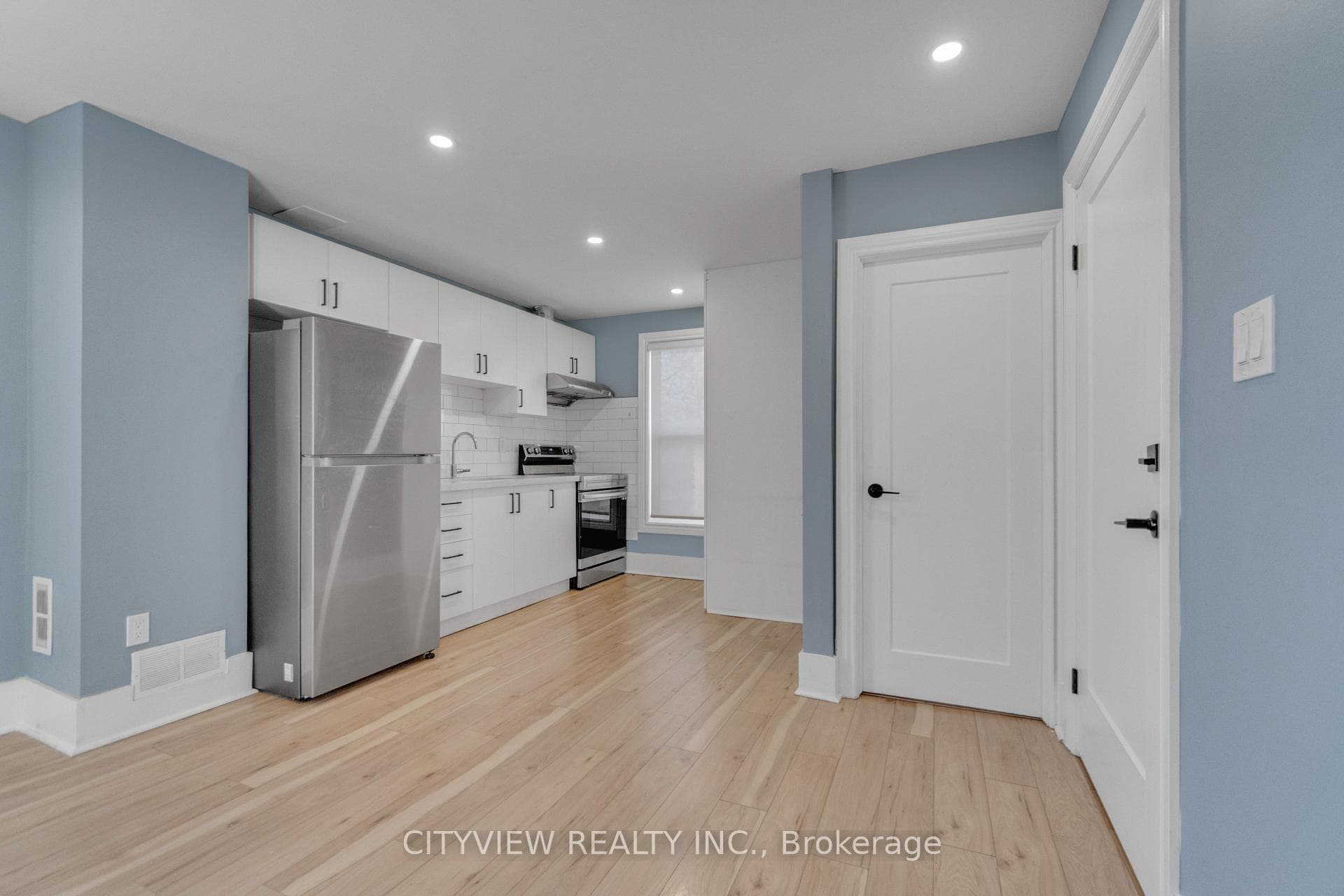 382 Beach Road photo 23