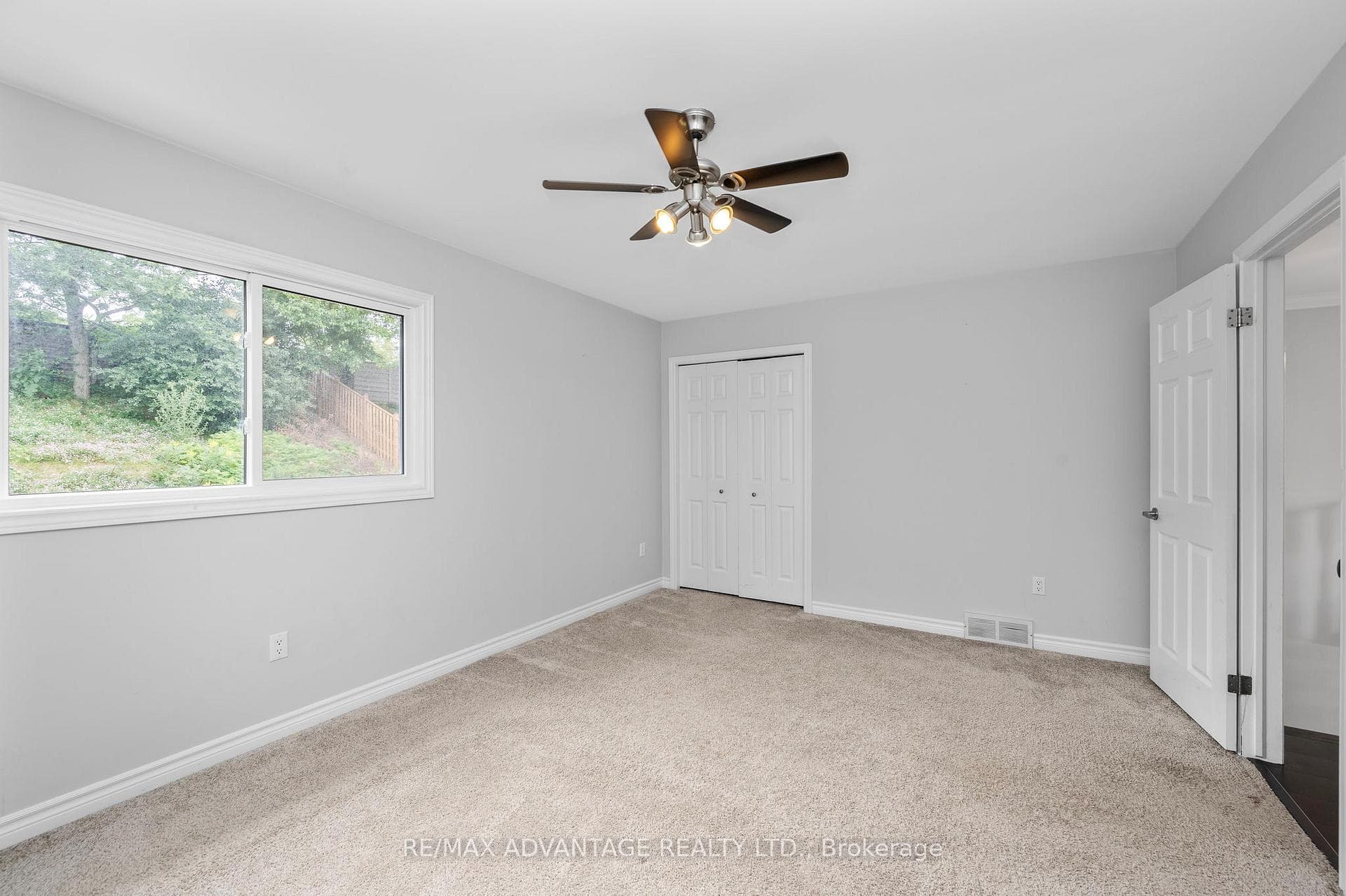 76 Laurel Crescent photo 20