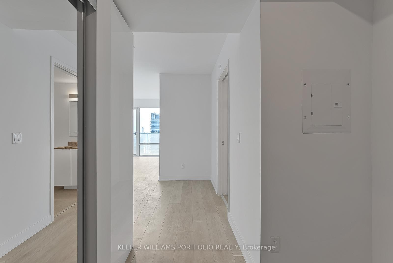 501 Yonge Street Unit 3309 photo 3