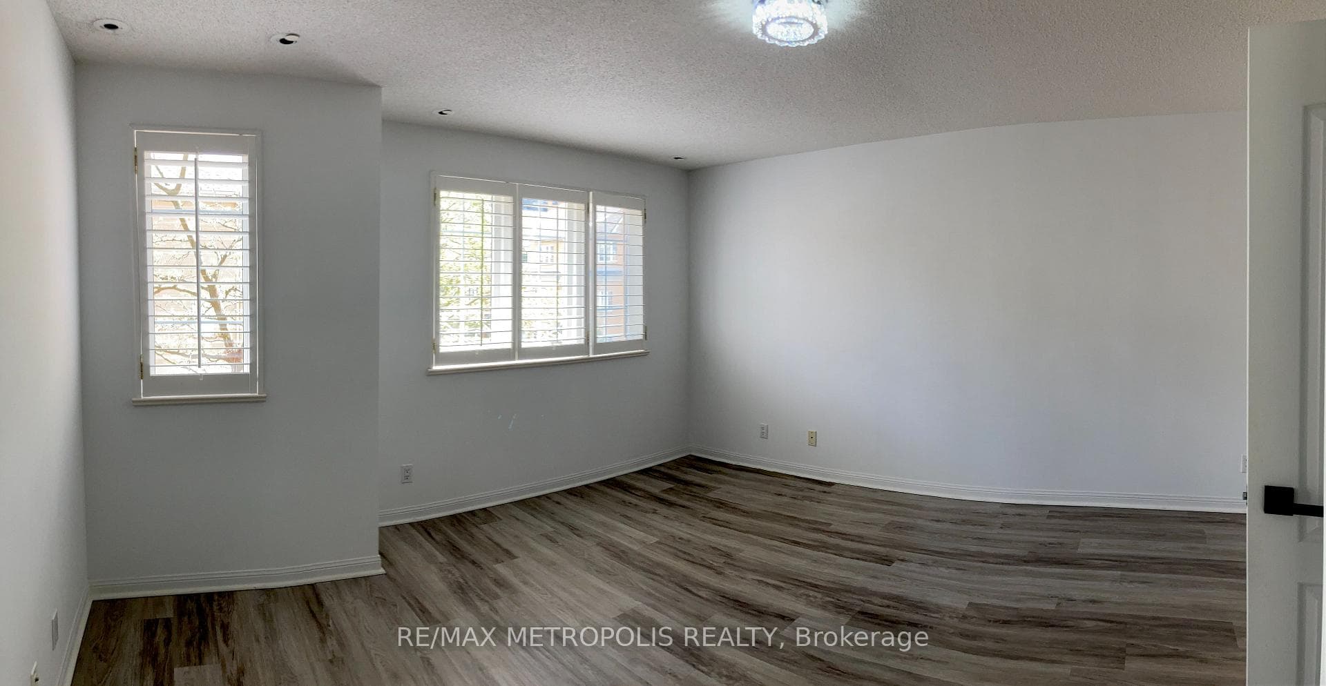 28 Sommerset Way Unit 1602 photo 6