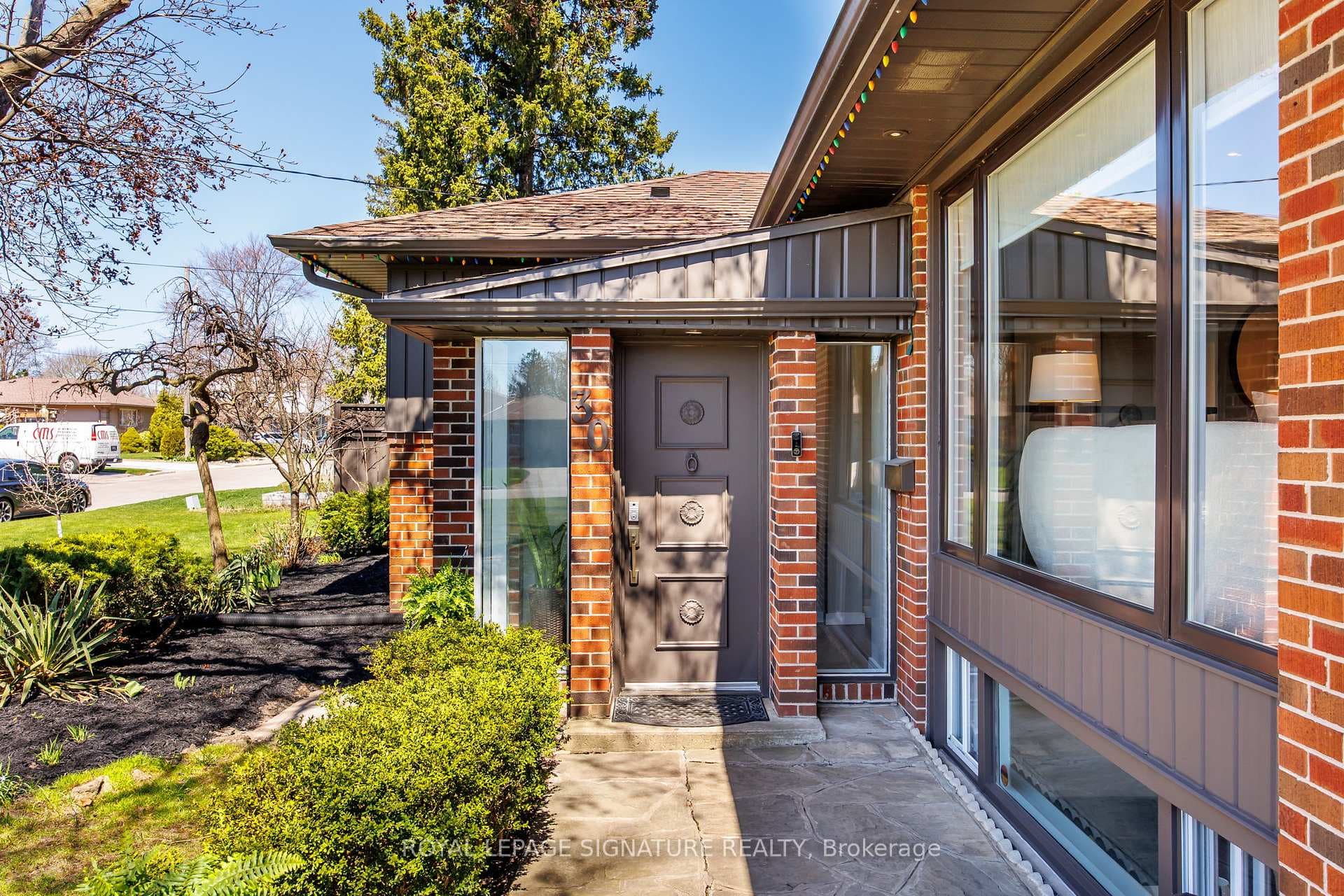 30 Pitcairn Crescent photo 2