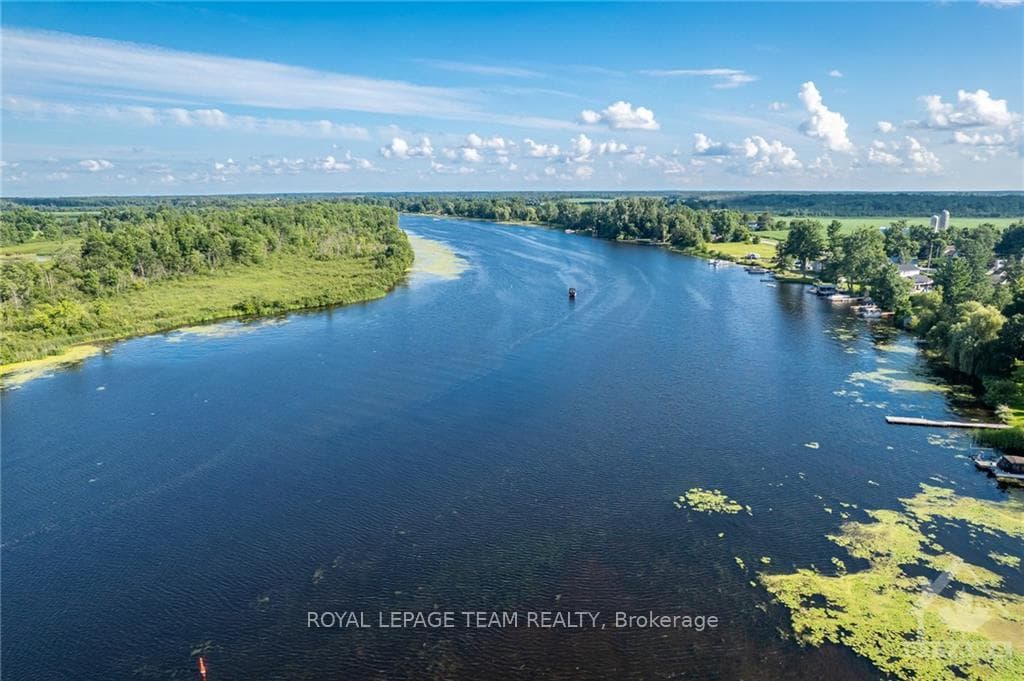6775 RIDEAU VALLEY Drive photo 27