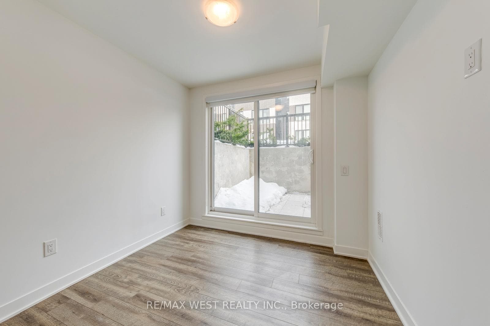 10 Ed Clark Gardens Boulevard Unit 13 photo 16