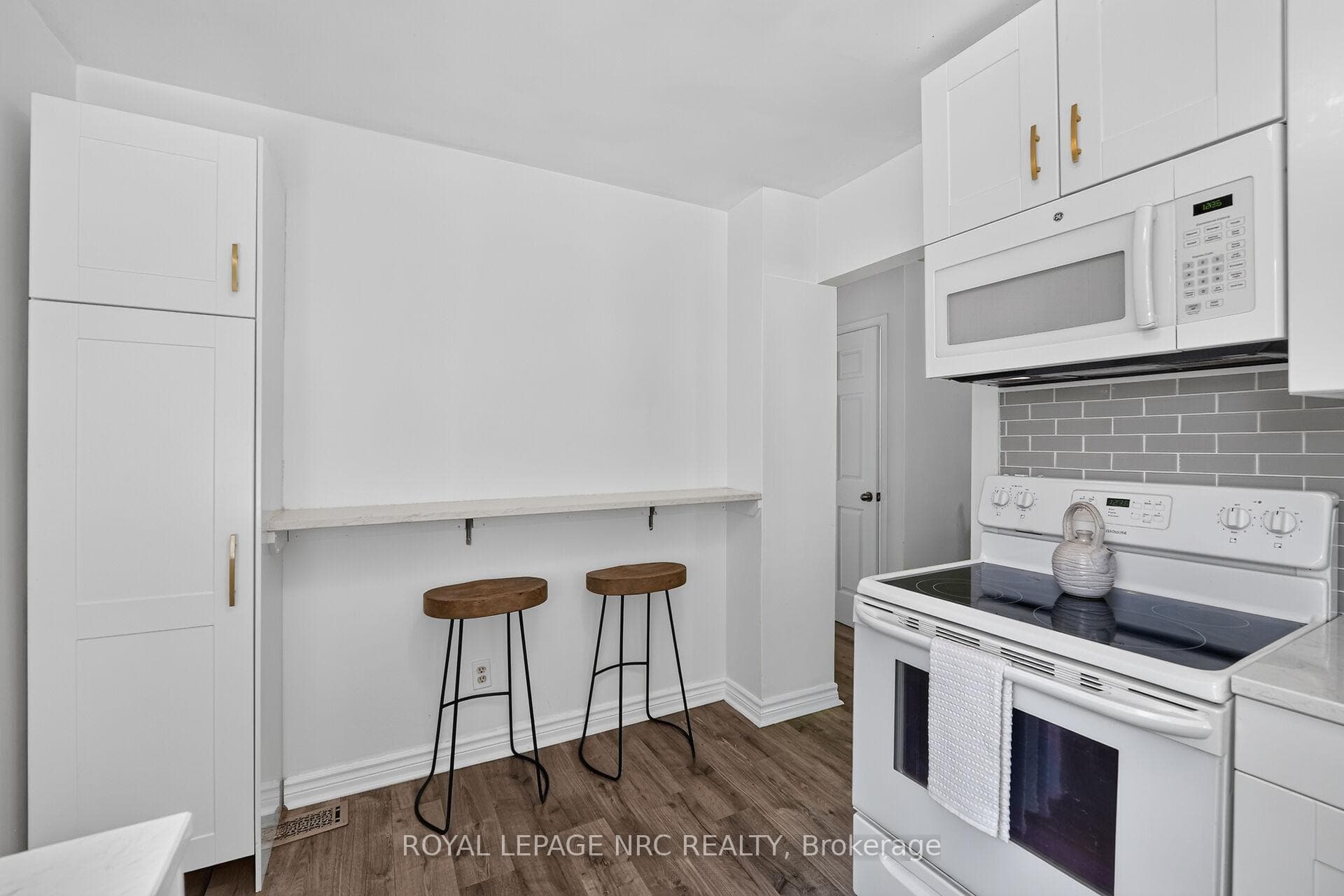17 Allan Drive photo 6