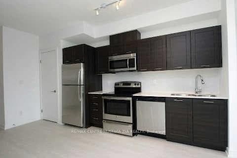 20 Bruyeres Mews Unit 915 photo 6