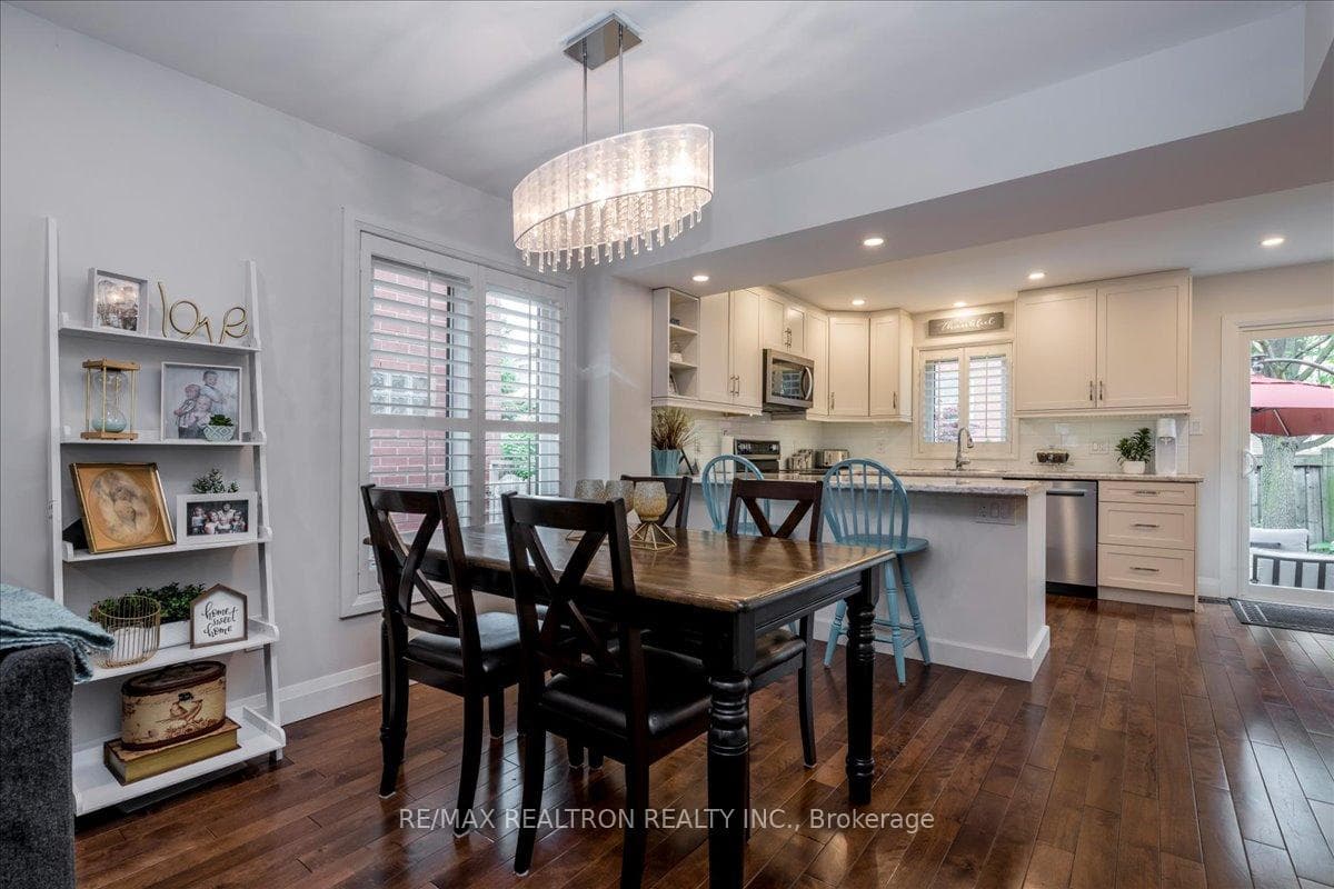 75 Widdifield Avenue photo 9