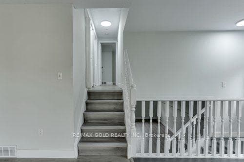 83 Speight Crescent photo 6