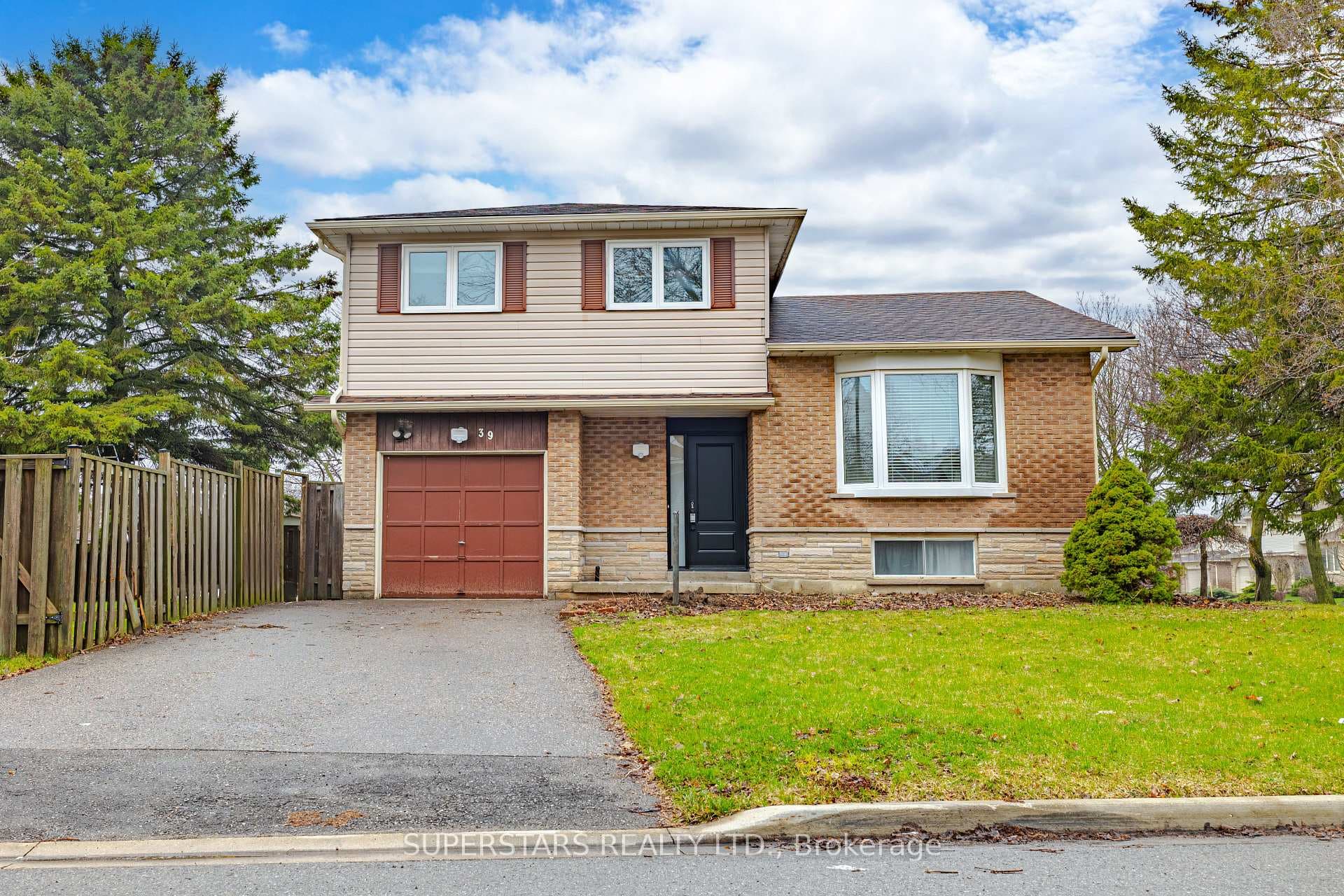 39 Evergreen Drive Unit UPPER photo 1