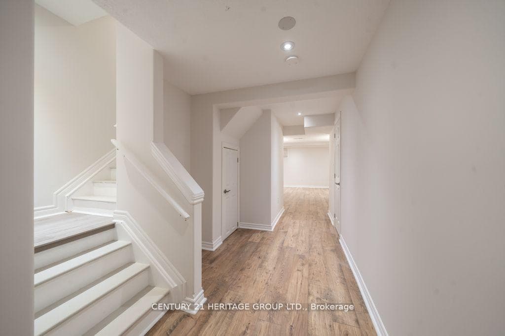 18 Empire Drive photo 33
