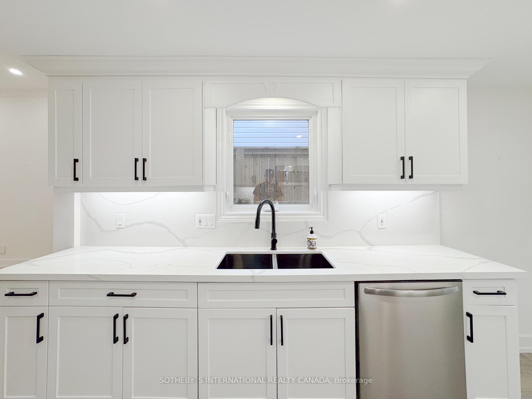 348 Wellesley Street photo 11