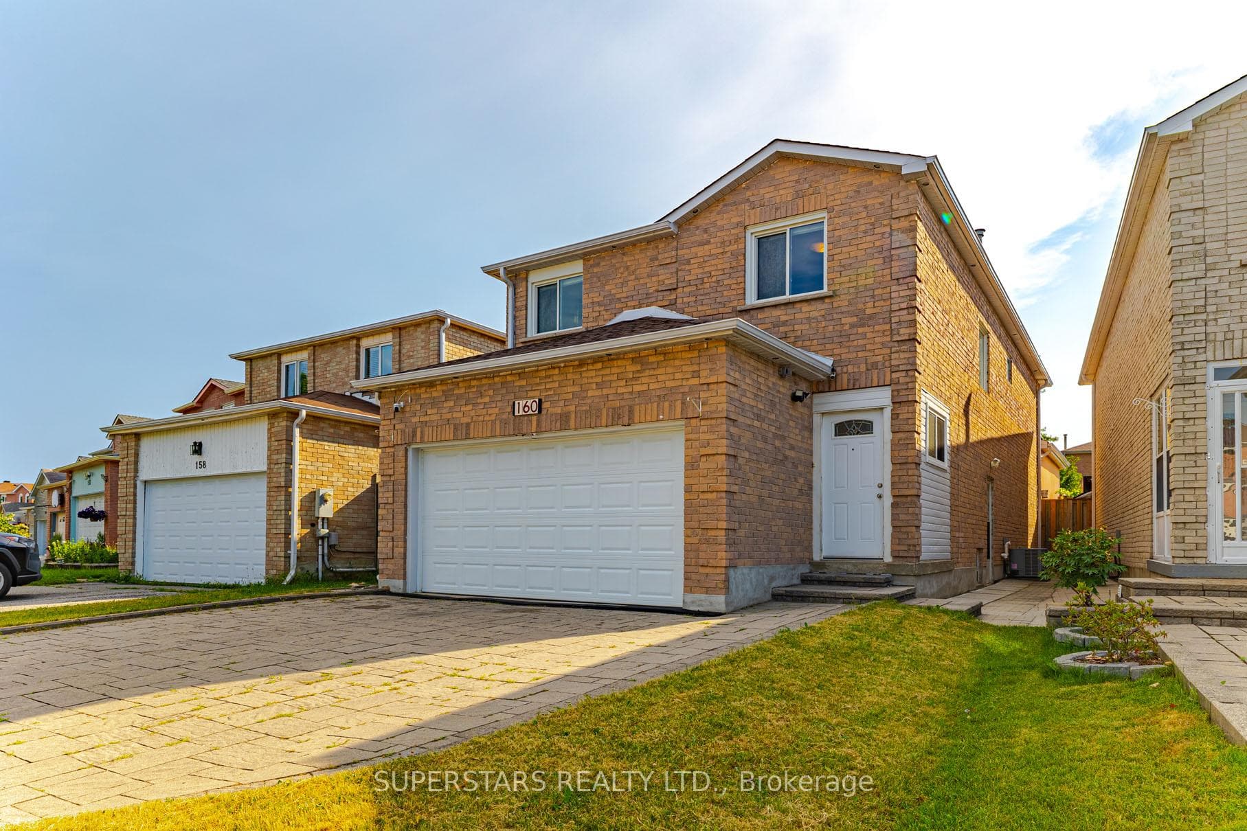 160 Galbraith Crescent photo 2