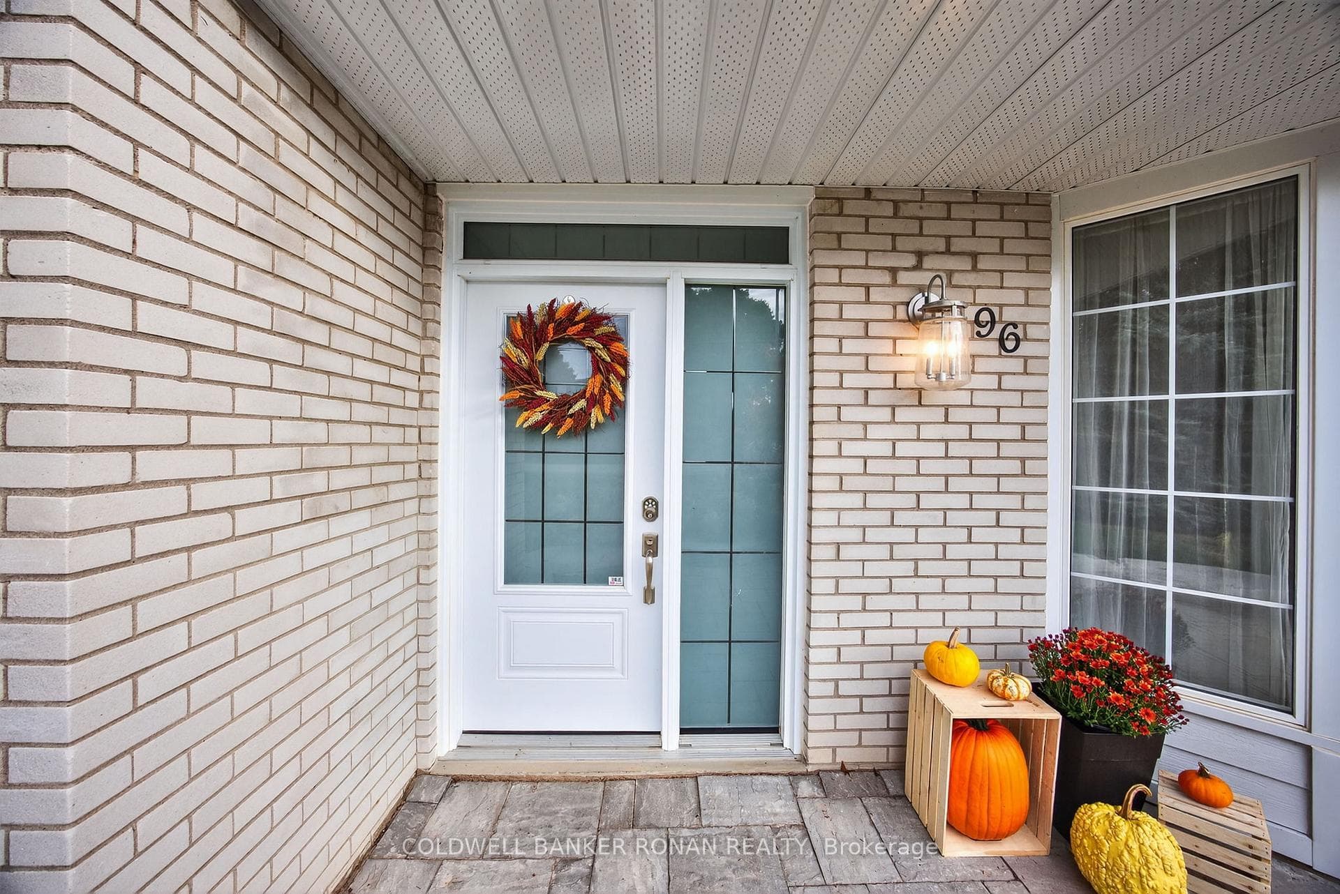96 Boyne Crescent photo 7