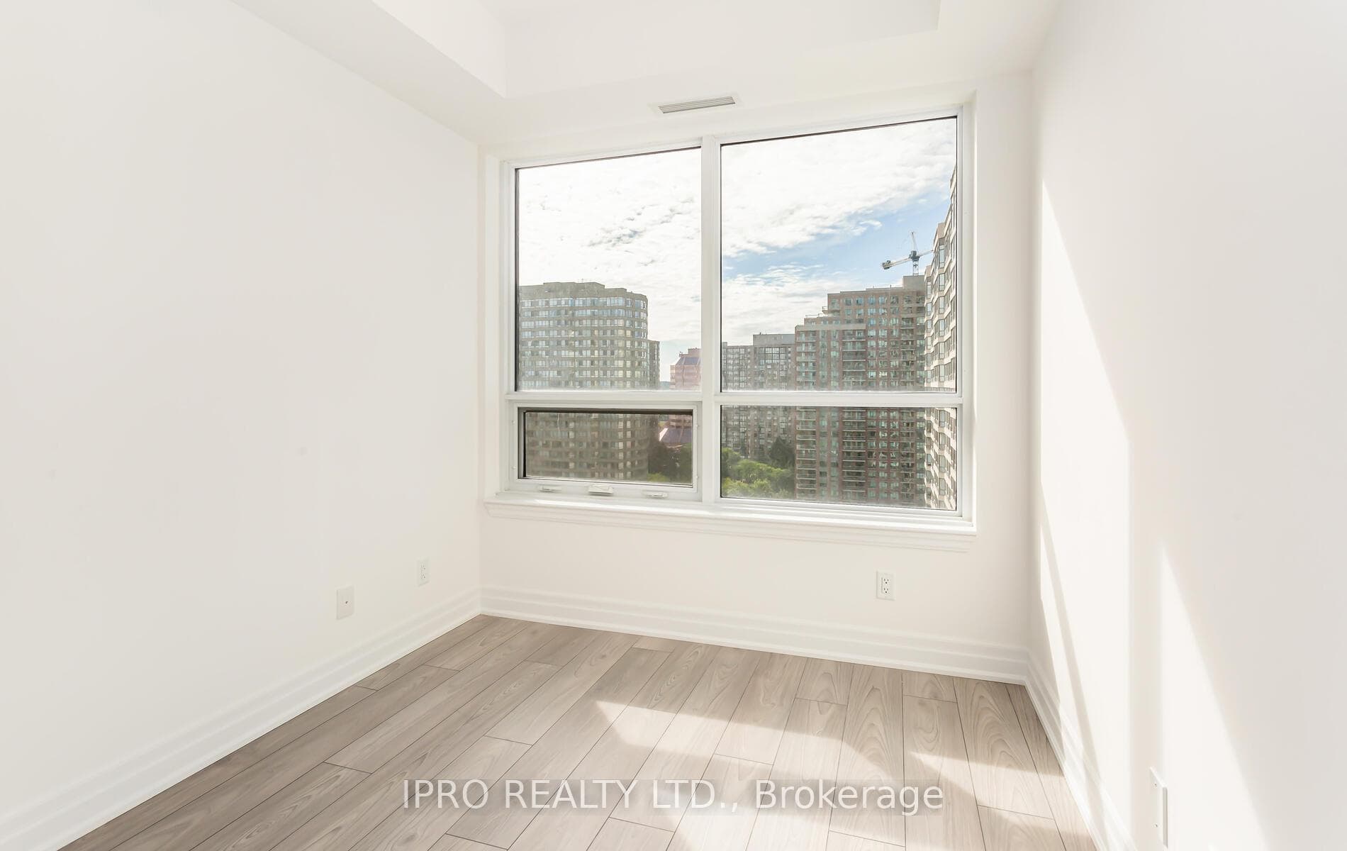 36 Elm Drive Unit 1610 photo 19