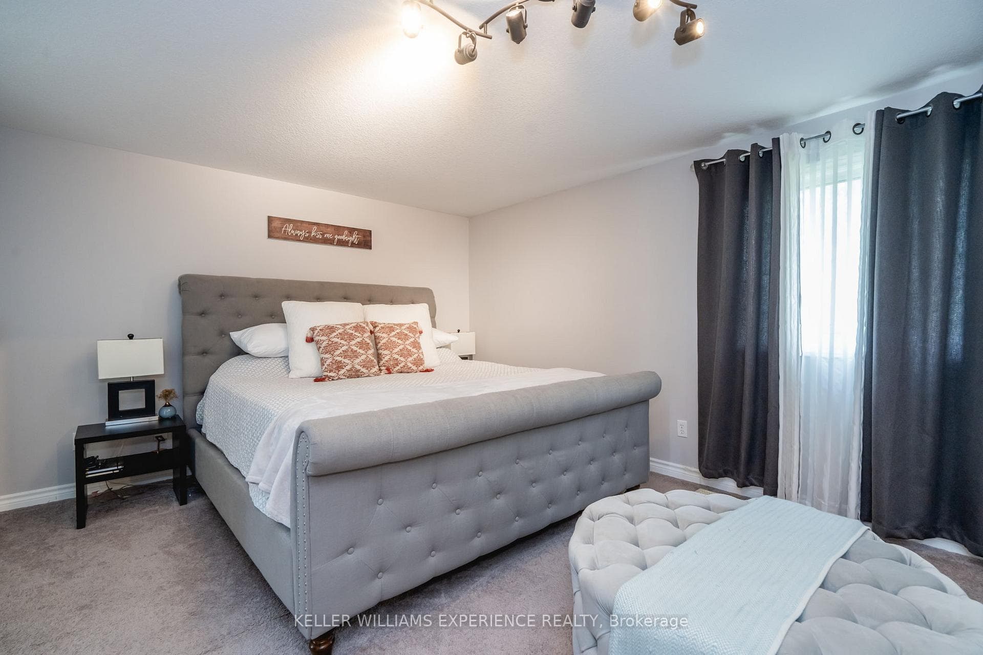 115 ARMEDA CLOW Crescent photo 17