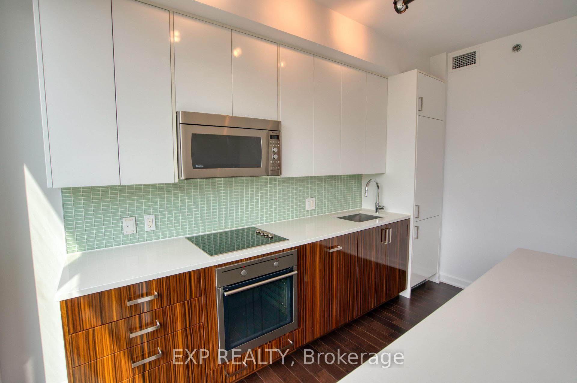 300 Lisgar Street Unit 603 photo 37