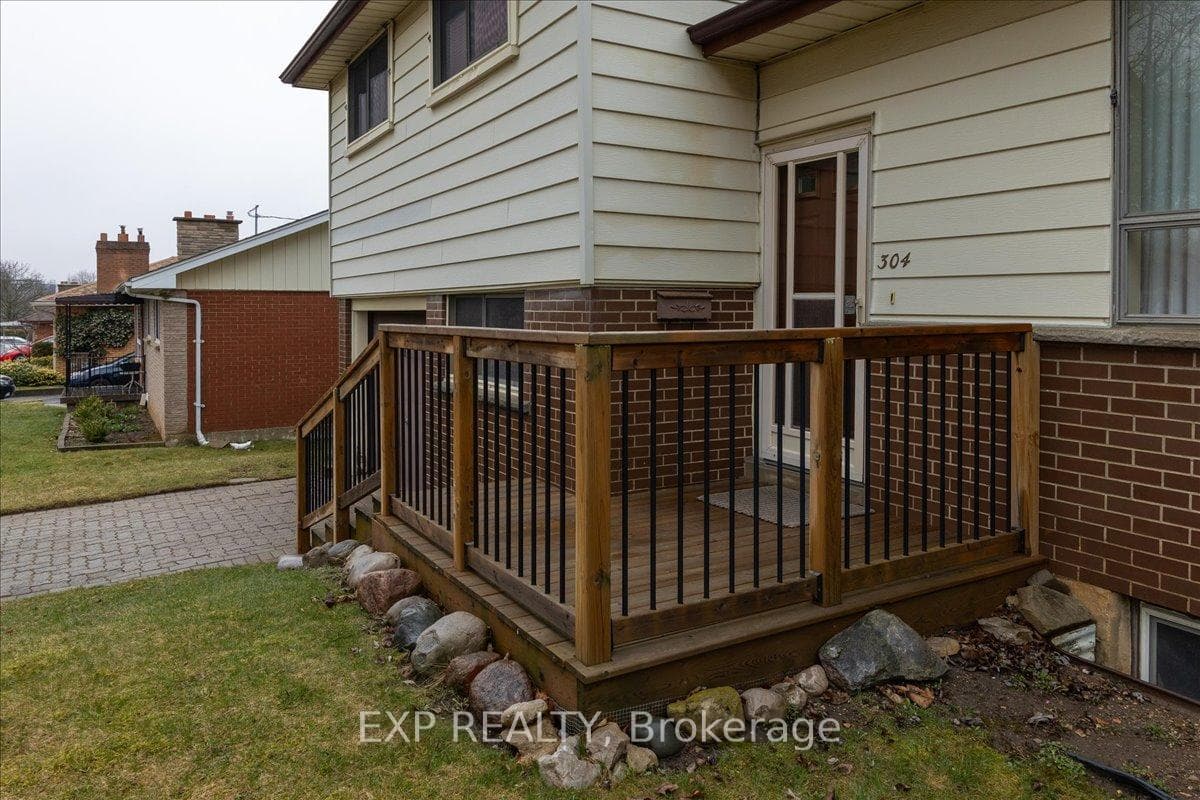 304 Burlington Crescent photo 5