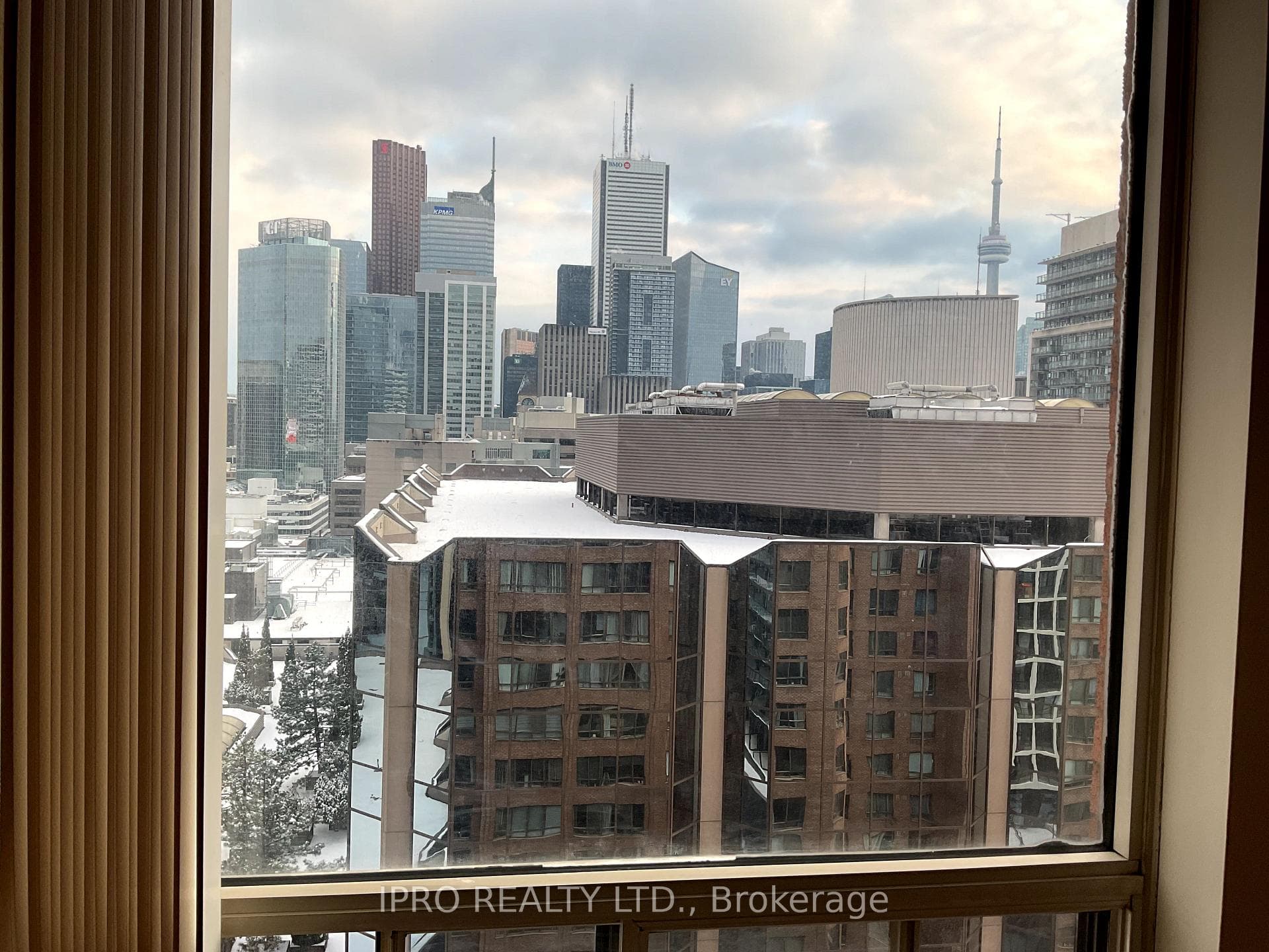633 Bay Street Unit 2109 photo 23