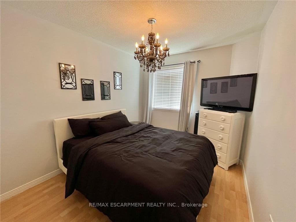 23 Willow Lane photo 9