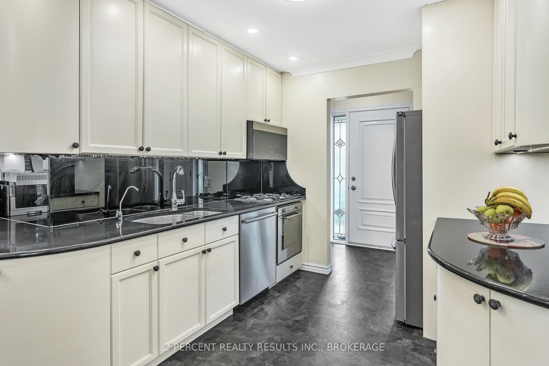 935 Brodie Avenue photo 14