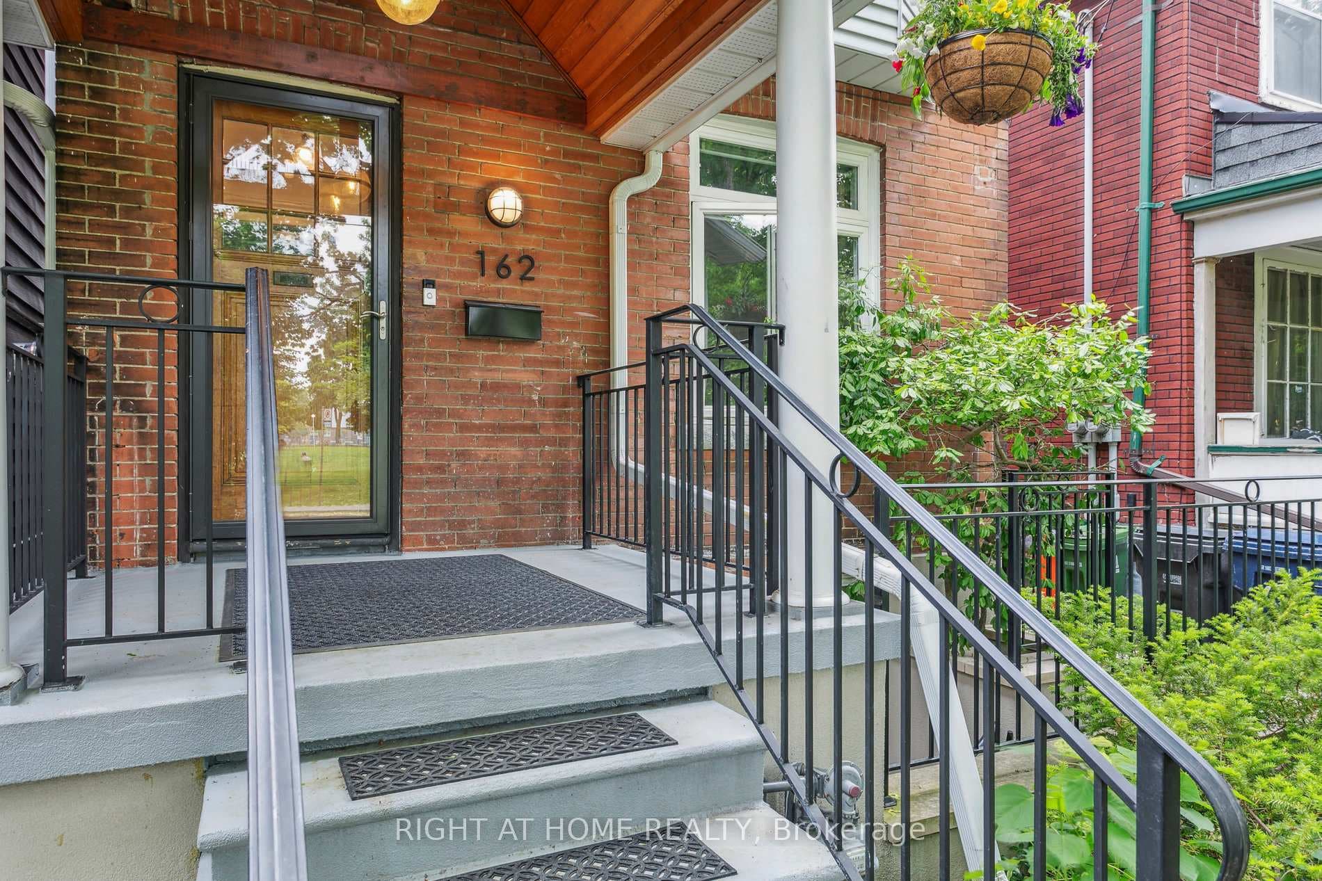 162 Bartlett Avenue photo 2