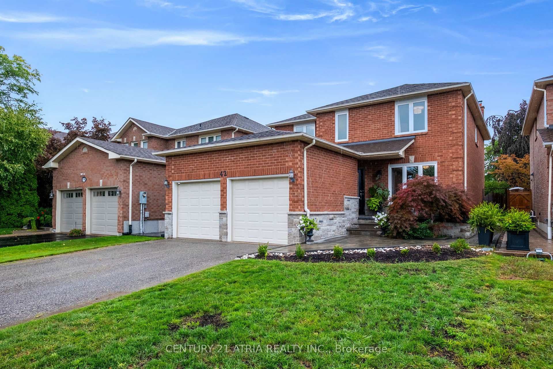 42 Fifefield Drive photo 2