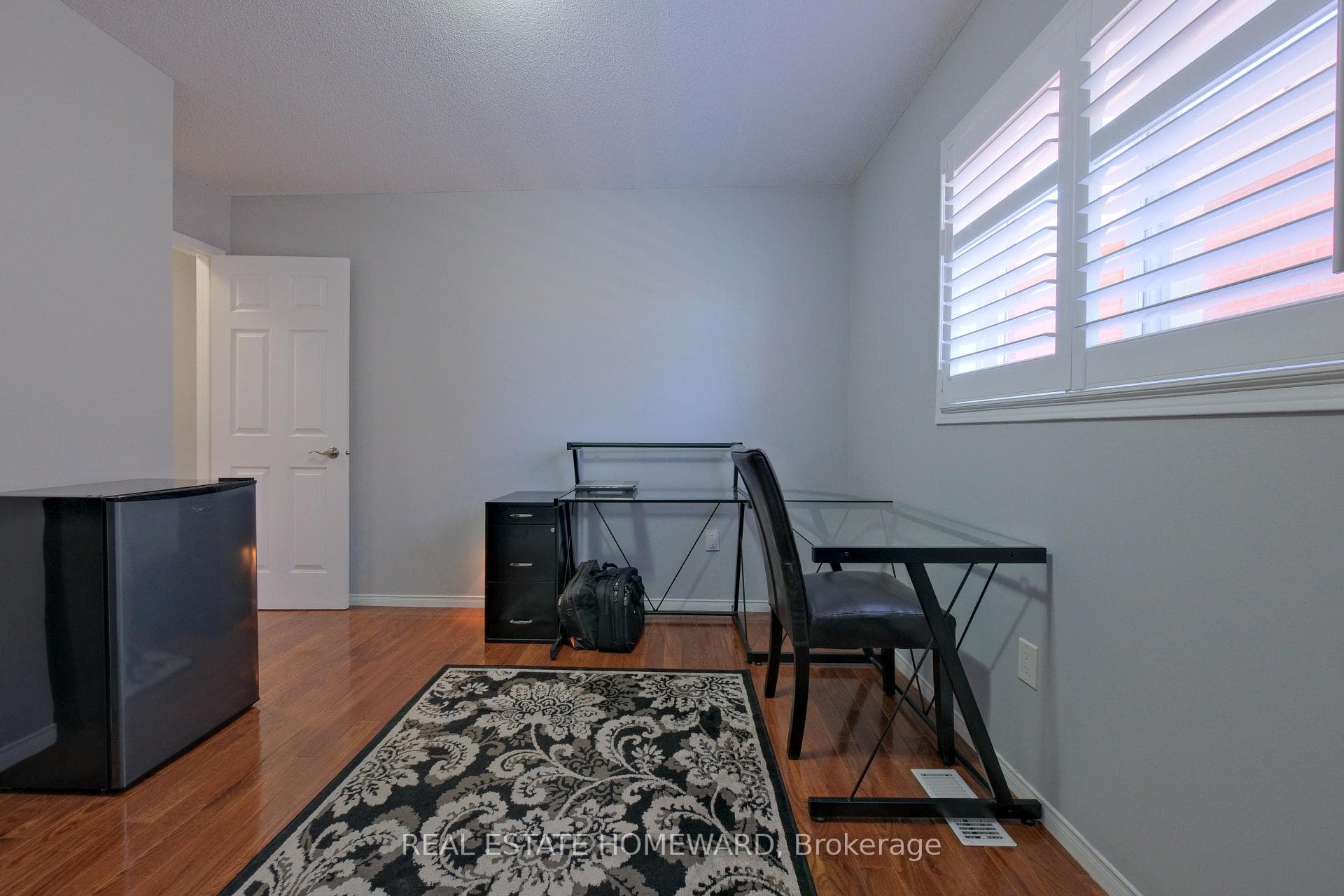 1283 Vincent Crescent photo 26