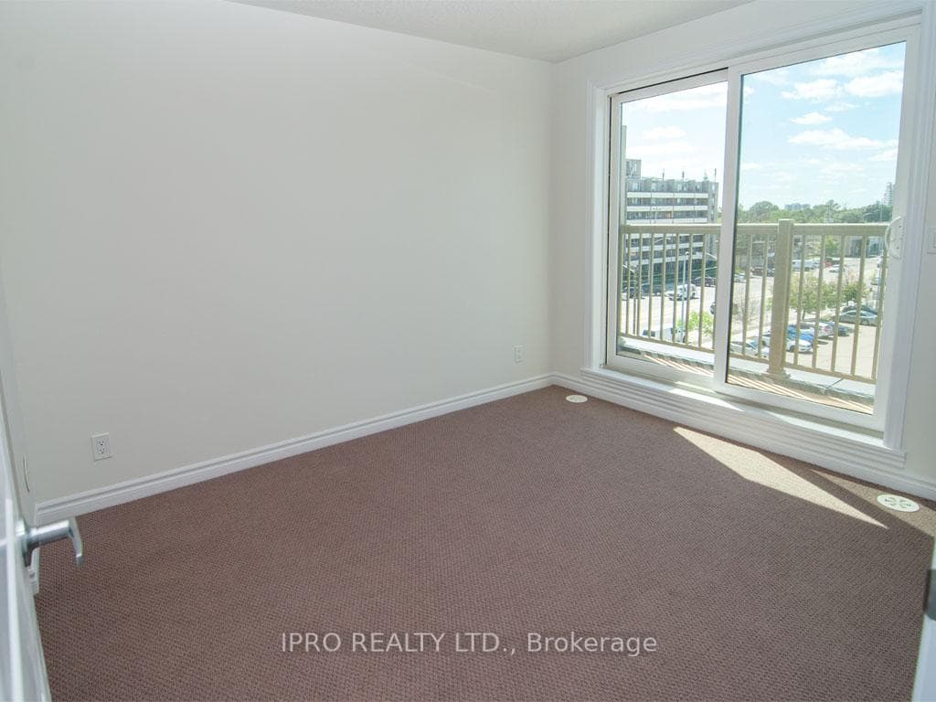 95 Eastwood Park Gardens Unit 15 photo 6