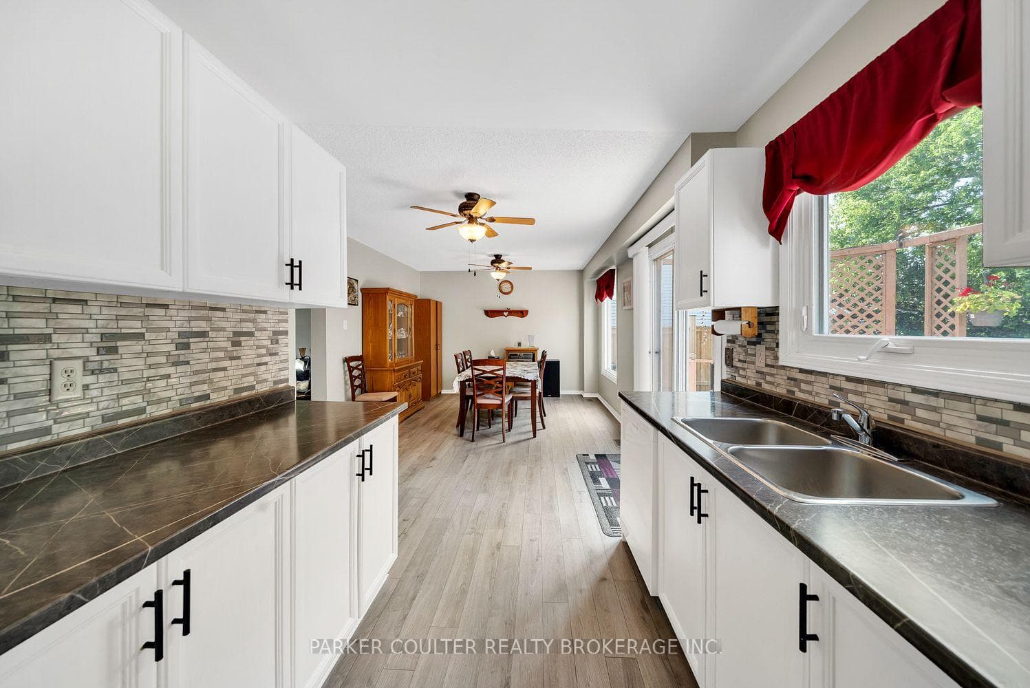 1098 Maclean Street photo 14